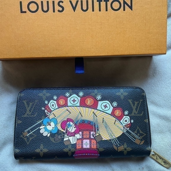 Limited Edition rare Zippy Monogram Vivienne 2020 Holiday Collection Long Wallet - Picture 2 of 14